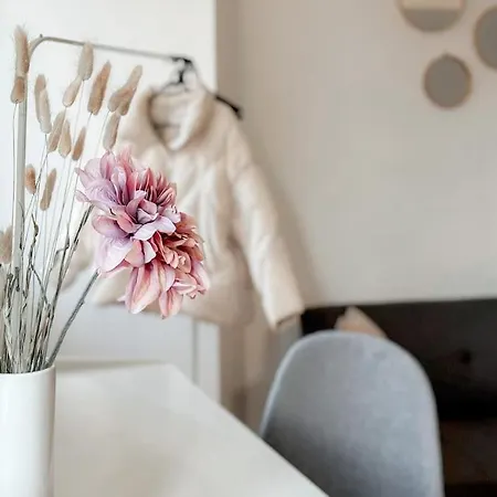 Apartment Lend - Design 2 *